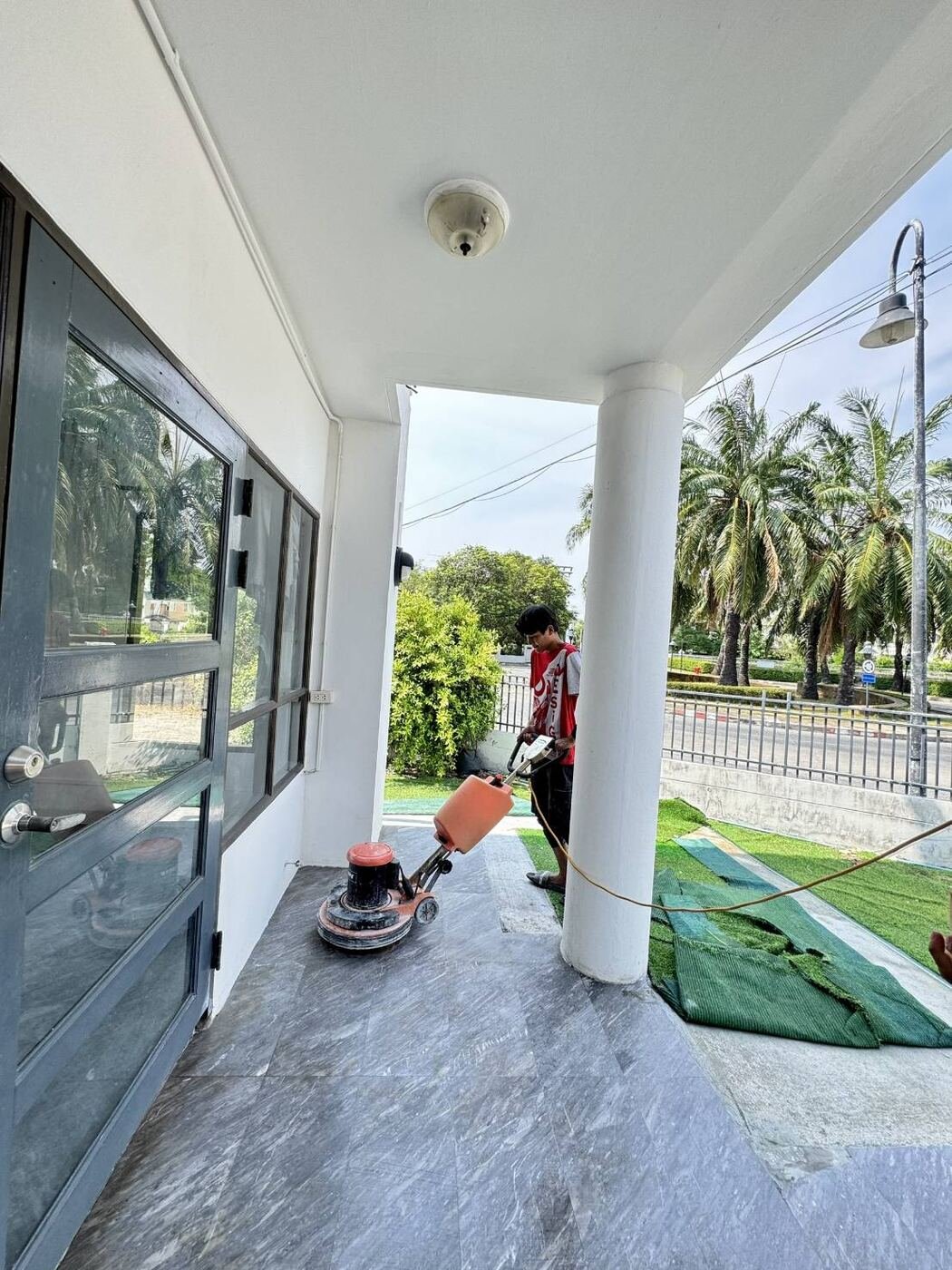 ขัดพื้นระเบียงบ้าน