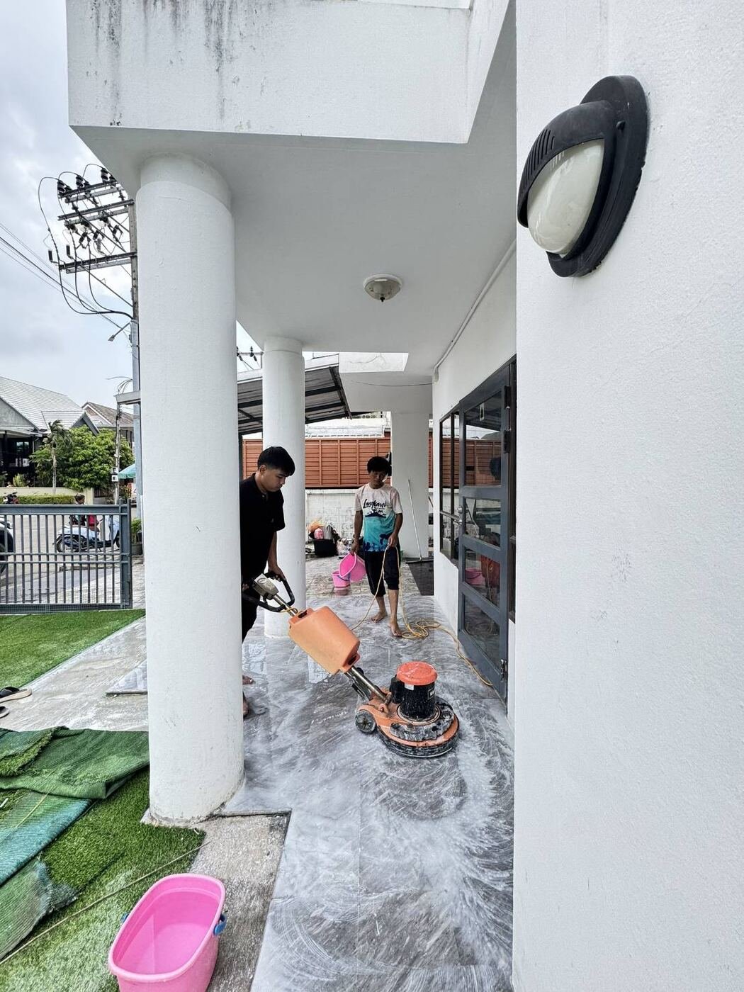ขัดพื้นหินอ่อนระเบียงบ้าน