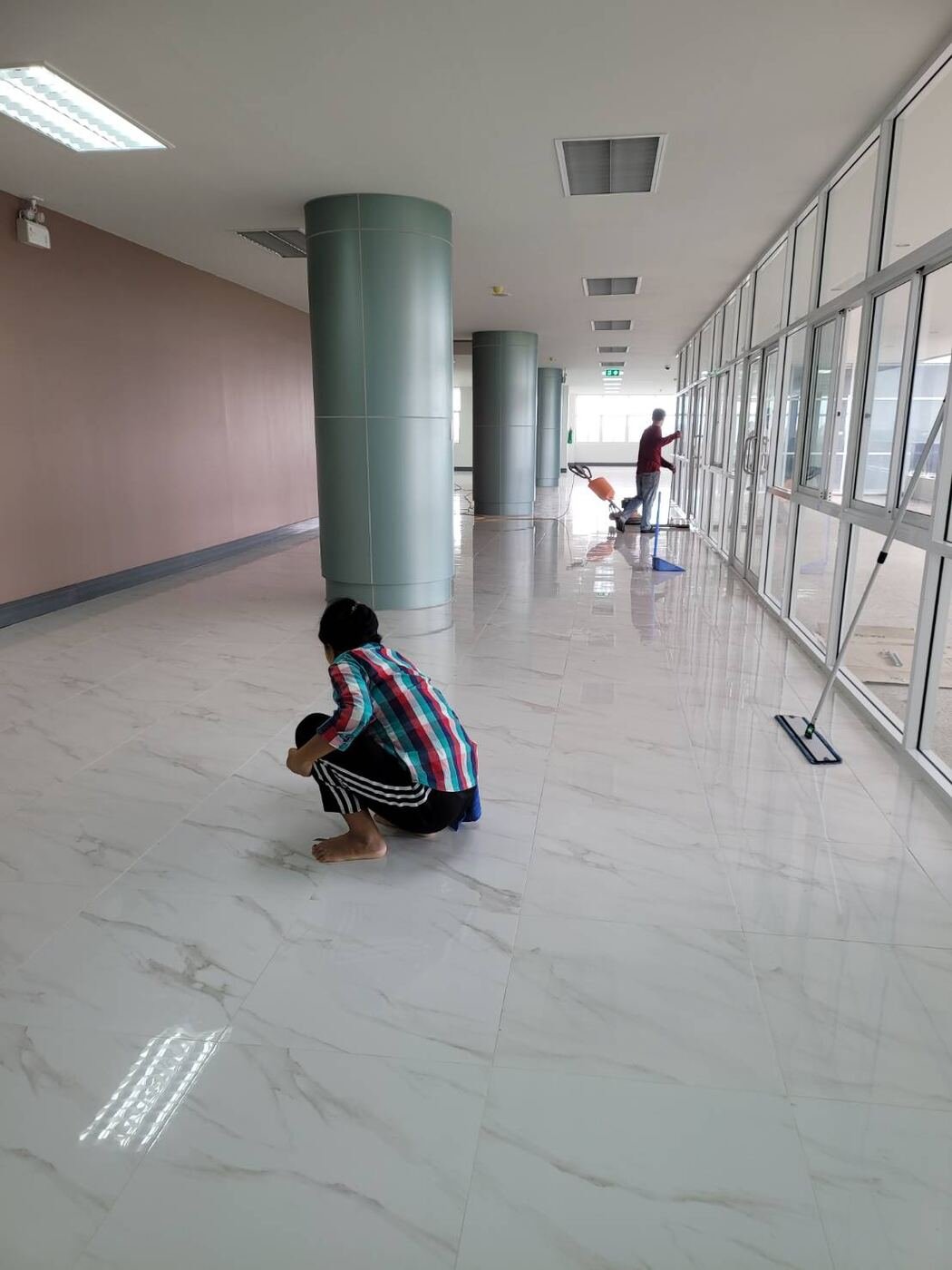 ขัดพื้นหินอ่อนทางเดินอาคาร